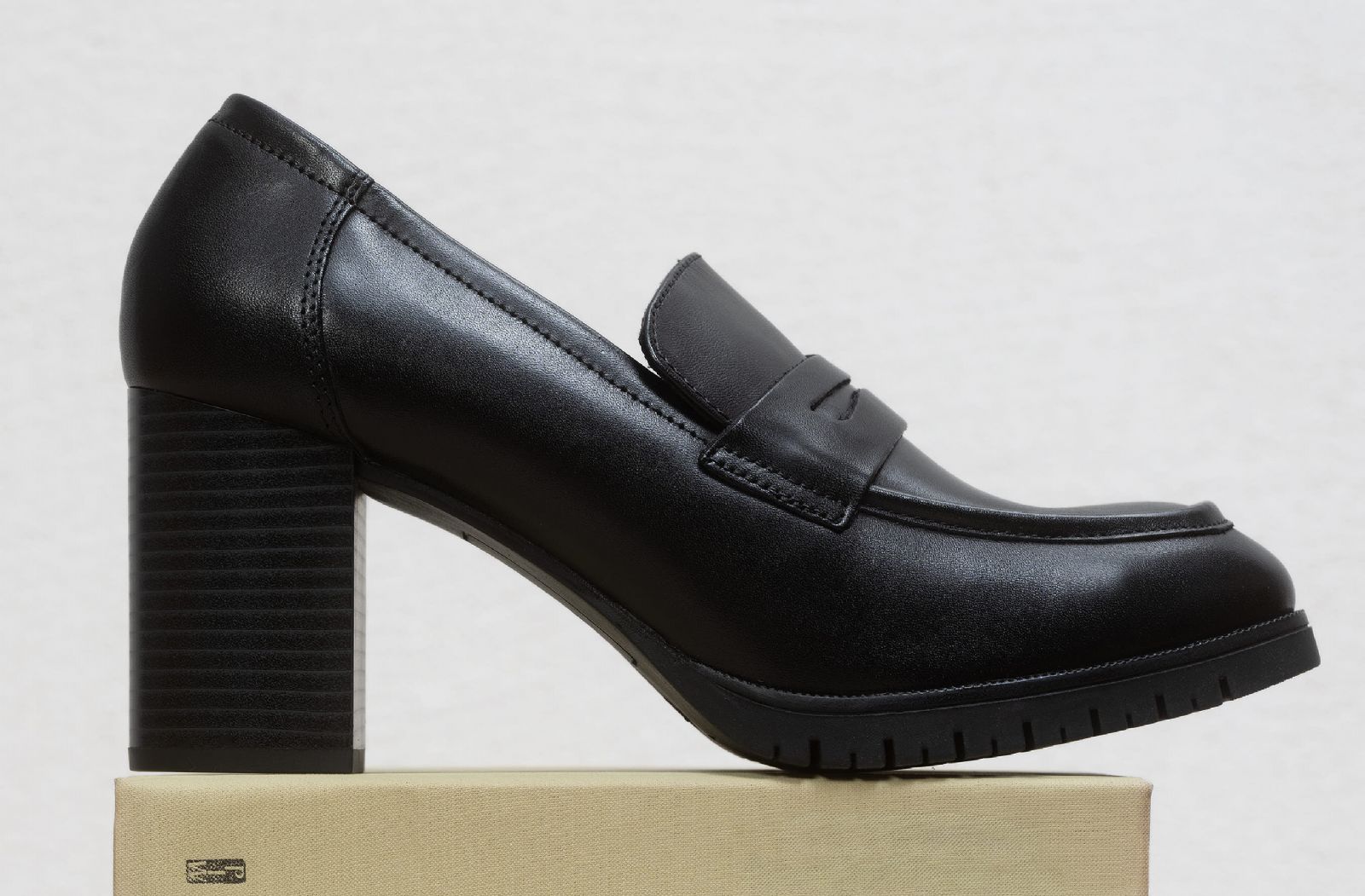 Boty loafers vs. mokasíny - které boty se hodí lépe k vašemu stylu?