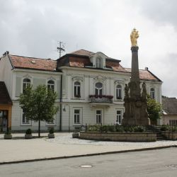 Fryštát zavádí a poplatky za parkování, omezuje dopravu