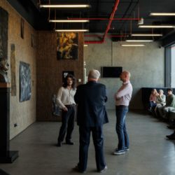 Divadlo v Plzni otevřelo prostor mladému umění. Sutnarka začíná silnou Architekturou trestu