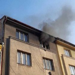 Dva požáry během půl hodiny. Hasiči v Plzni zasahovali v ubytovně i bytovém domě