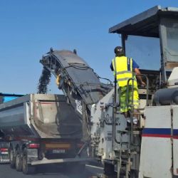 Na D11 mezi Poděbrady a Sadskou začala oprava 15 km úseku. Dálnice je zúžená na dva pruhy