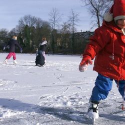 Hasiči varují, nenechávejte při bruslení děti bez dozoru, pozor na zrádný led i u břehu
