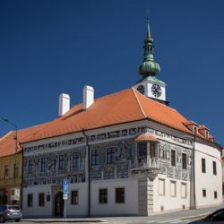 Třebíč znovu hledá restaurátora pro obnovu sgrafit Malovaného domu