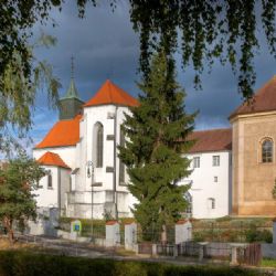 Gotický kostel sv. Jana Křtitele v Jindřichově Hradci nabídne od 3. července noční prohlídky s výstupem na věž