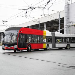 Nové jízdní řády a linka 15Š v Hradci