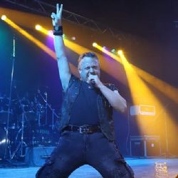 Klatovští strážníci ponesou rakev rockera Karla Babky při pohřbu 10. ledna