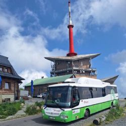 Letní autobus na Lysou horu: spoj z Raškovic jezdí třikrát týdně až do konce září