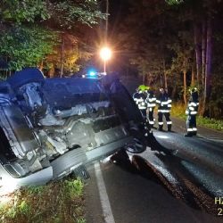 Mikrospánek poslal řidiče s Volvem do příkopu, pomoc přivolal systém eCall
