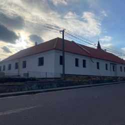 Myslibořice otevřely Farní dům sv. Anežky, domov zde najde 17 lidí