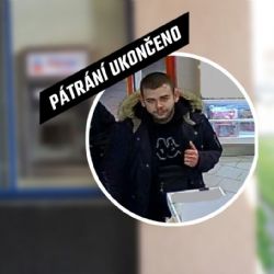 Našel kartu ve vlaku a začal s ní platit. Policie hledá muže z nákupů v Plané