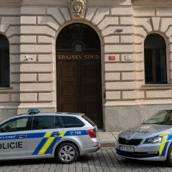 Nechtělo se mu k soudu. Partnerku měl navést, aby nahlásila bombu