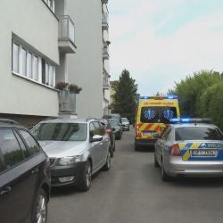 Opilý muž s nožem ohrožoval záchranáře v Plzni. Posádka se musela zamknout v pokoji