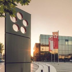 Parkování u kampusu Jihočeské univerzity: 200 přestupků, univerzita chystá 95 nových míst