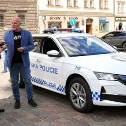 Plzeň pořídila pro městskou policii Octavii s kamerovým systémem. Auto posílí dohled u škol a přechodů
