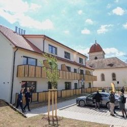 Plzeň postavila v Malesicích nový dům pro lidi v bytové nouzi. Nahradil zchátralý Šuferajn