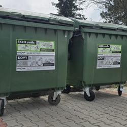 Plzeň první v Česku mění třídění odpadu. Plechovky nově patří i do zelených kontejnerů na sklo