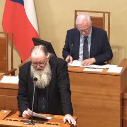 Plzeňský senátor Aschenbrenner chce změnit pravidla pro odměňování investičních poradců
