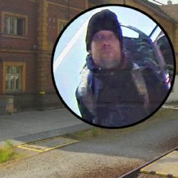 Policie pátrá po muži z vlaku na trase Klatovy. V kupé u Plzně měl sexuálně napadnout mladou ženu