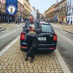 Řidič se zákazem řízení, v zákazu vjezdu, přiznal pervitin