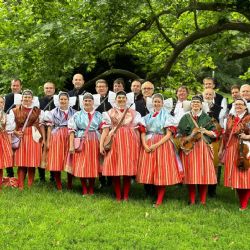 Staročeské máje oživí zámek Kozel. Přivezou kroje, muziku i jarní folklor