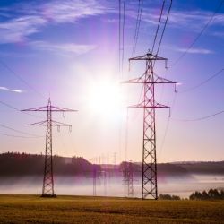 Jádro a dočasně i plyn je třeba v kontextu s přechodem na zelenou ekonomiku považovat za udržitelné zdroje energie, pomůžou s cenami