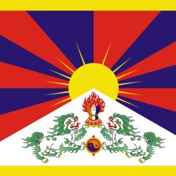 Před hejtmanstvím Moravskoslezského kraje vlaje vlajka Tibetu