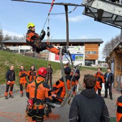 Hasiči trénovali evakuaci z lanovky na Monínci, zapojily se čtyři týmy