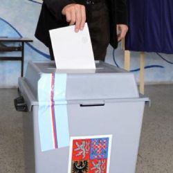 Obyvatelé Pečic rozhodují v referendu o větrné elektrárně