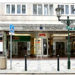 Palác Broadway se prodal za rekordních 878 milionů koru