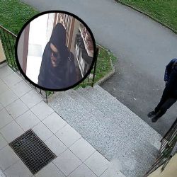 S nožem v ruce žádal peníze po prodavačce. Policie hledá pachatele loupeže