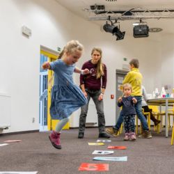 Techmania zve rodiny s dětmi na Zvídavé hraní. Dubnový program nabídne bádání mezi řádky