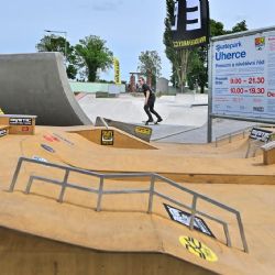 Úherce na severním Plzeňsku mají nový 600m2 skatepark s oblými nájezdy, stál 3,8 milionu