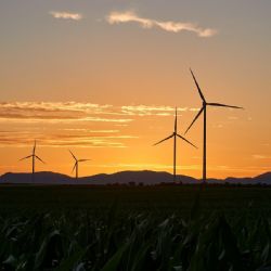 Větrníky a soláry rozdělují Plzeňský kraj. Obce se bouří proti zrychlenému povolování